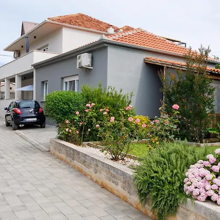 Summer Flower Apartment