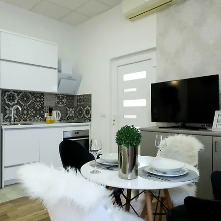 Summer Flower Apartment