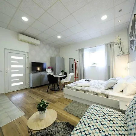 Summer Flower Apartment *
